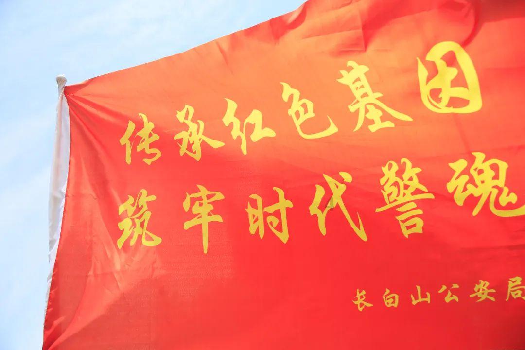 当年跟马化腾一起创办腾讯，另两位大学生创始人，如今过得怎样了？游戏画面